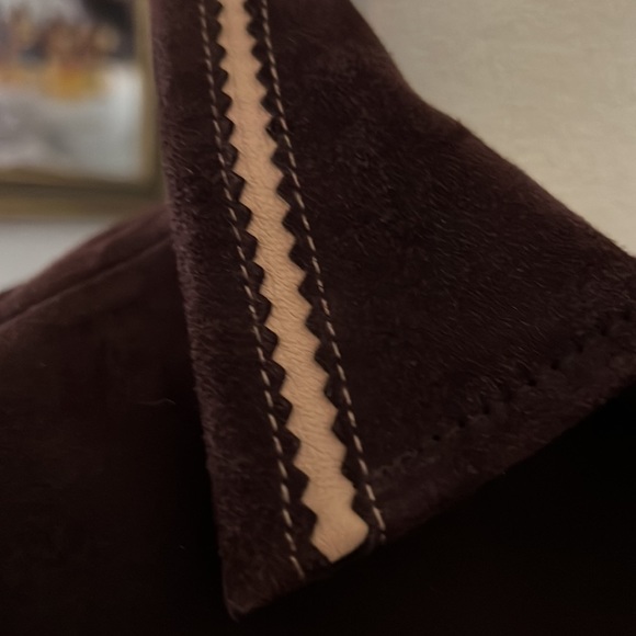 St. John Suede Shirt Jacket. - Picture 6 of 13